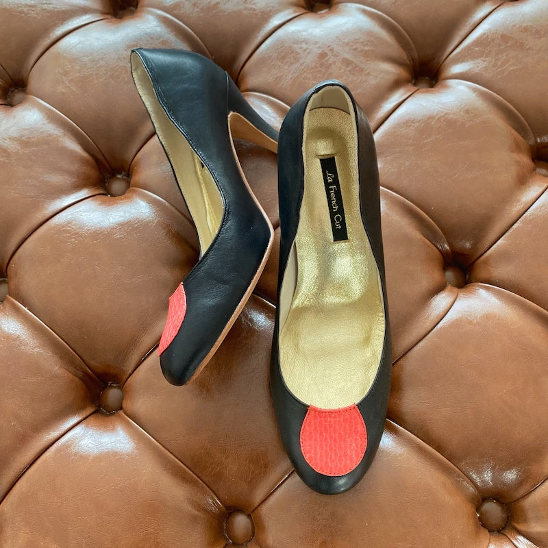 Fitting/ display Sample - Black leather & tangerine Snake round Pumps, size 38 (New)