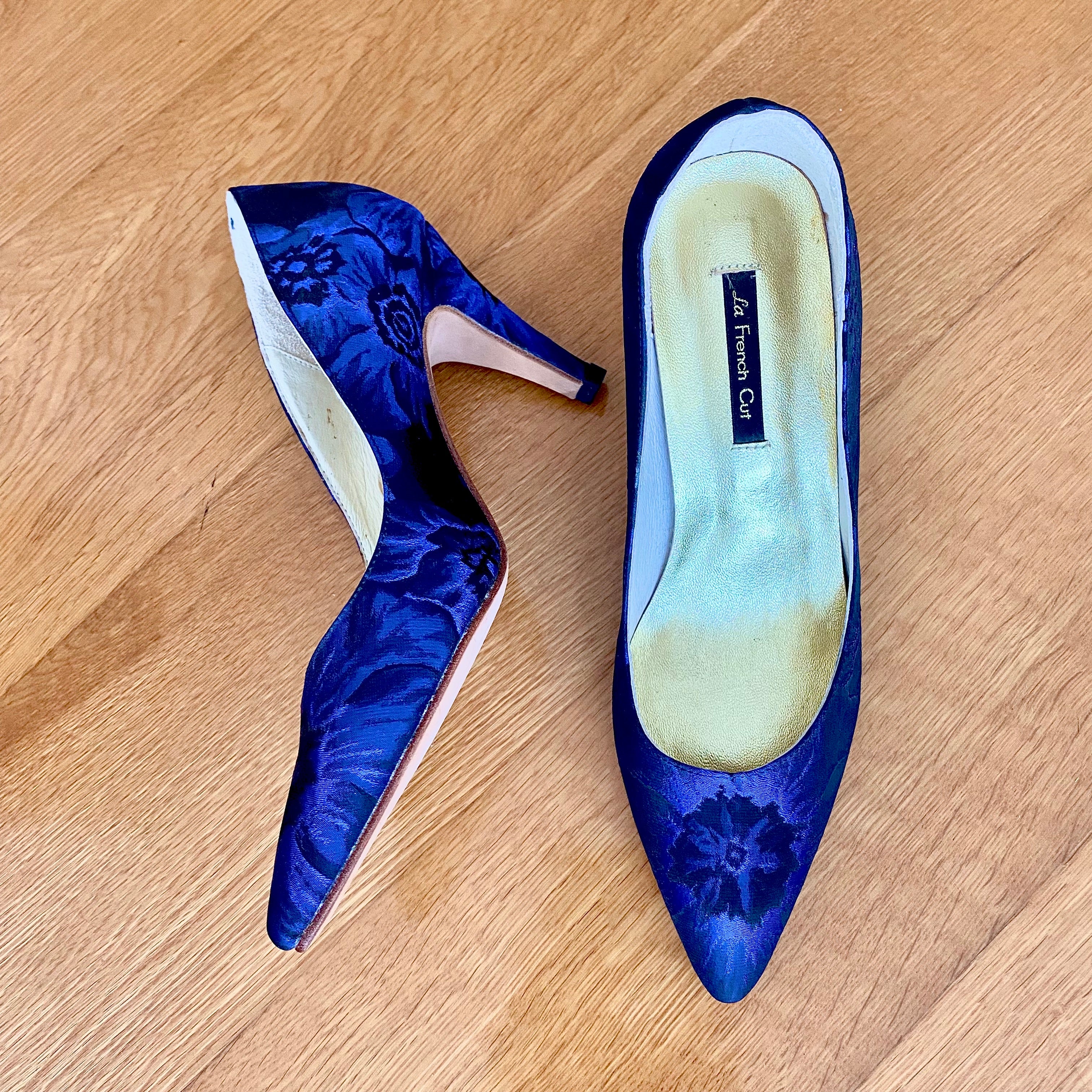 Sample - Printed Blue Satin pointy Pumps, size 39 (New)