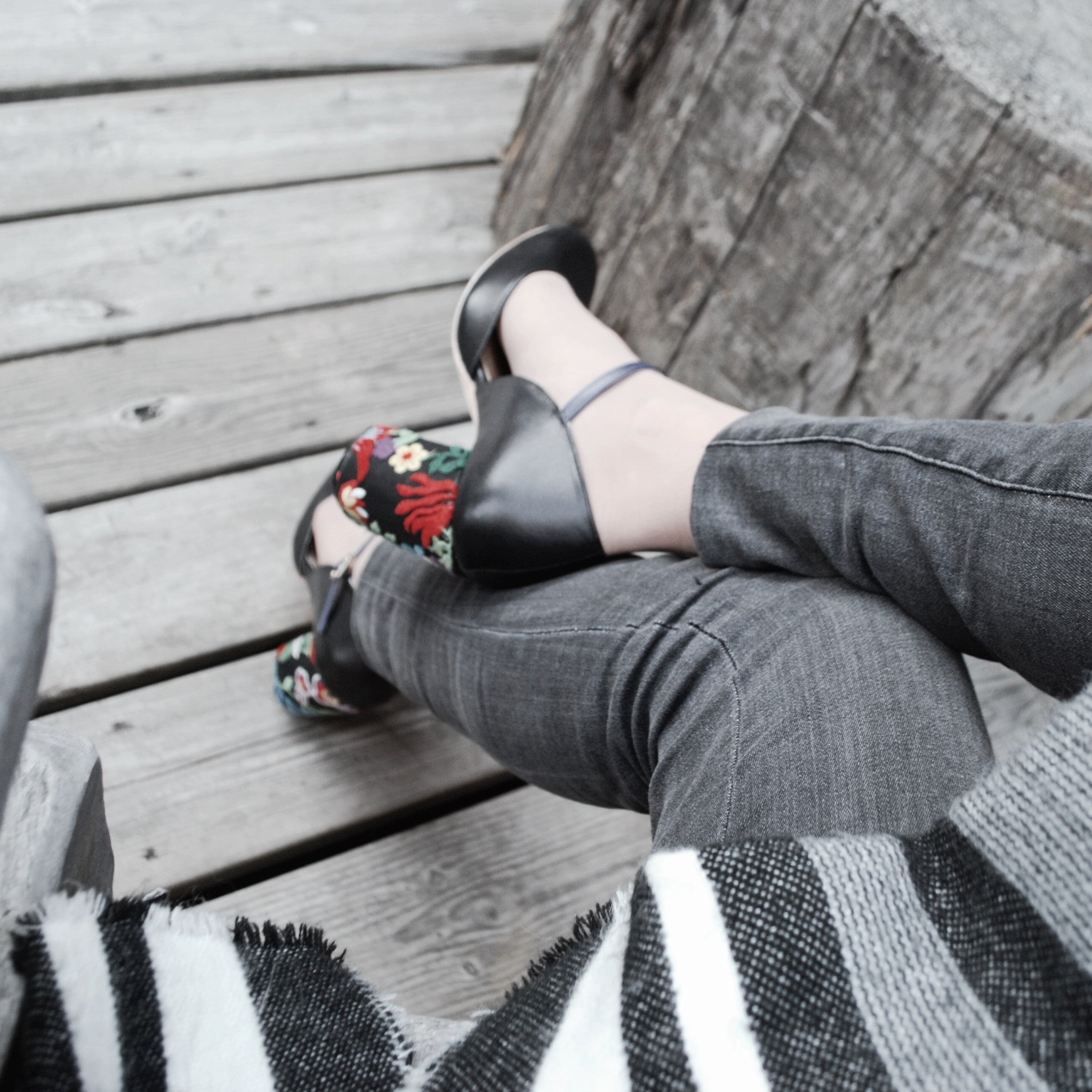 Winter Limited - Flower embroidered leather Pumps