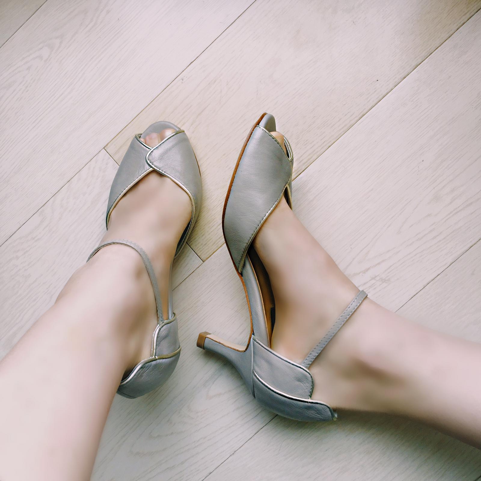 Winter Limited - Nude & Gold open toe pumps - Sizes 35.5-closed toe, 38, 39, 40 (Grade A)